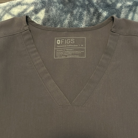 COPY - Figs Technical Scrub Top - Picture 4 of 4